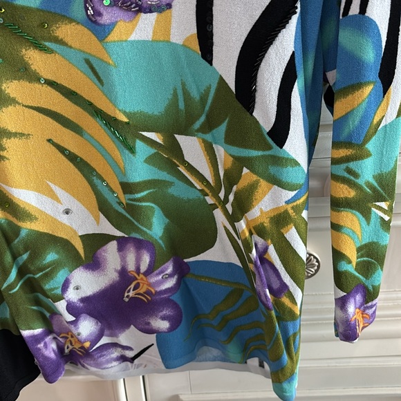 Beautiful top! - Picture 3 of 4